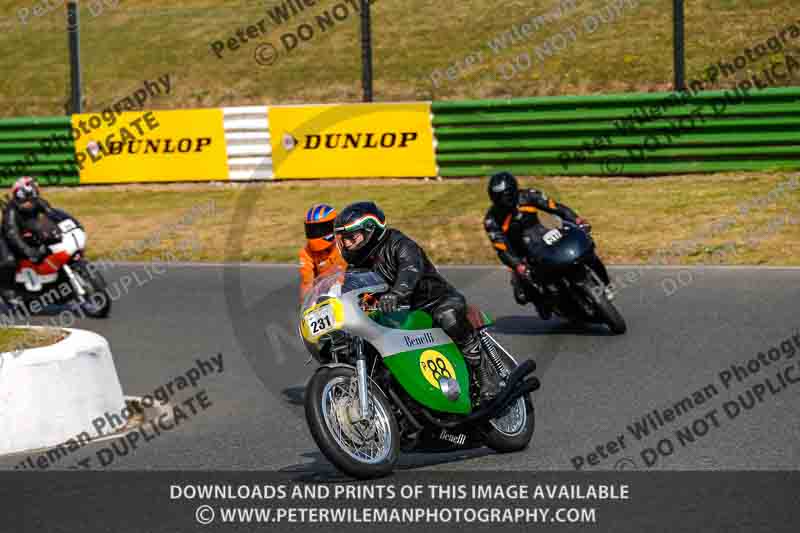 Vintage motorcycle club;eventdigitalimages;mallory park;mallory park trackday photographs;no limits trackdays;peter wileman photography;trackday digital images;trackday photos;vmcc festival 1000 bikes photographs